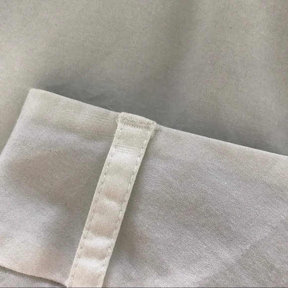 NWOT - Express white dress shorts - Picture 4 of 6